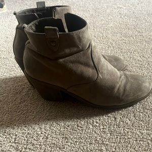 brown suede women’s boots